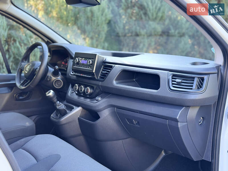 Вантажний фургон Renault Trafic 2023 в Самборі