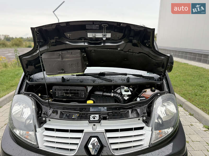 Мінівен Renault Trafic 2013 в Рівному