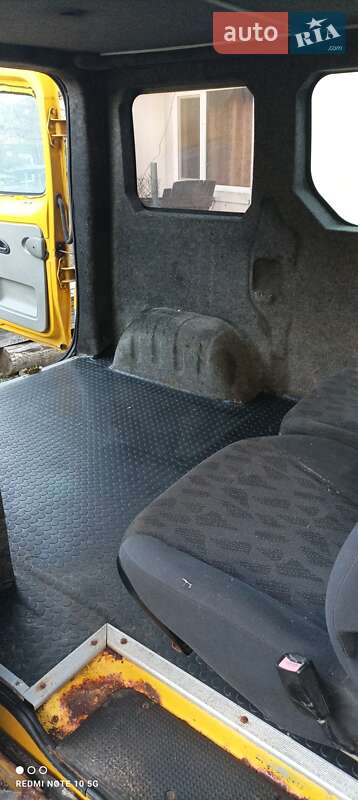 Мінівен Renault Trafic 2004 в Бродах