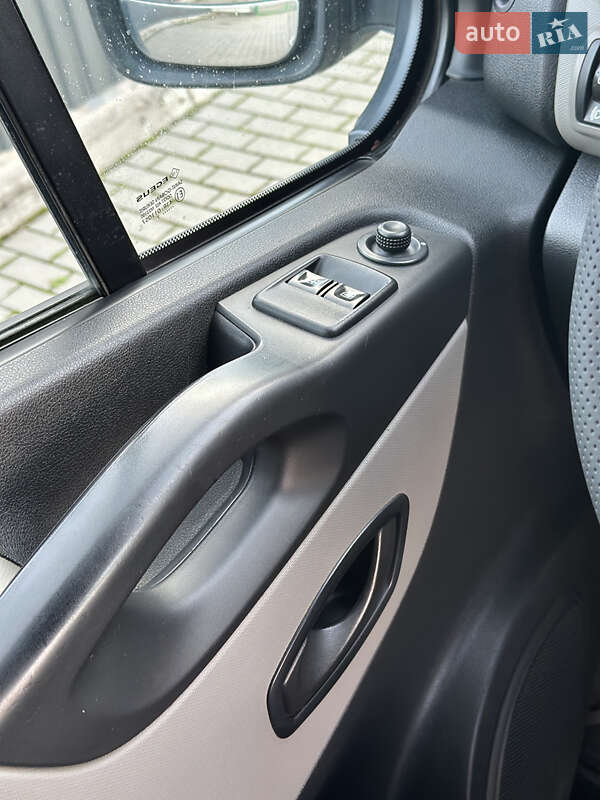Минивэн Renault Trafic 2017 в Ужгороде фото 23 Минивэн Renault Trafic 2017 в Ужгороде
