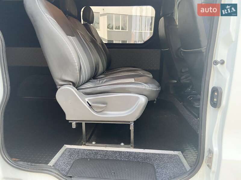 Грузовой фургон Renault Trafic 2015 в Киеве