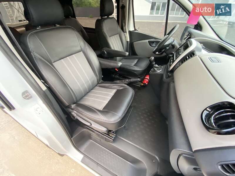 Грузовой фургон Renault Trafic 2015 в Киеве
