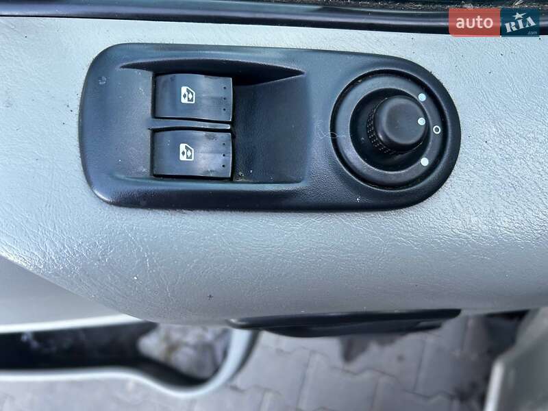 Минивэн Renault Trafic 2008 в Черновцах