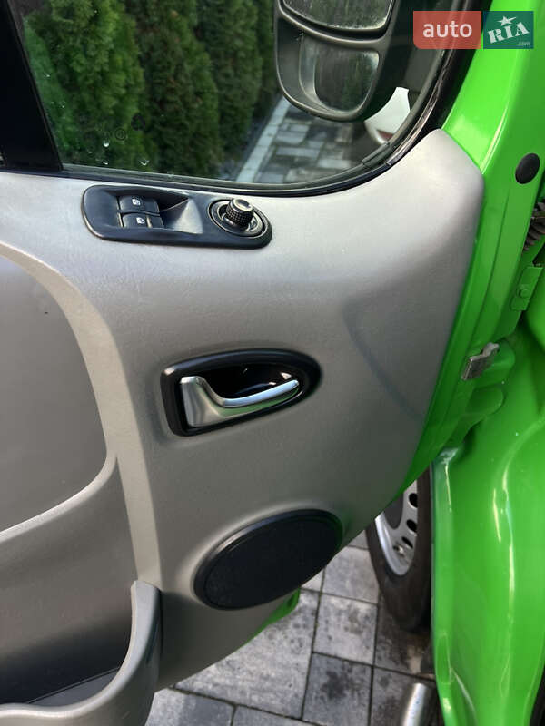 Минивэн Renault Trafic 2013 в Дубно