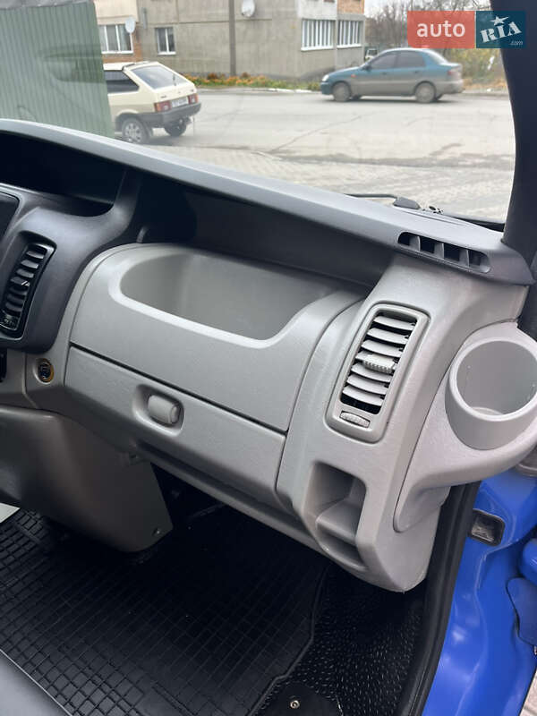 Микроавтобус грузовой (до 3,5т) Renault Trafic 2006 в Полонном фото 26 Микроавтобус грузовой (до 3,5т) Renault Trafic 2006 в Полонном