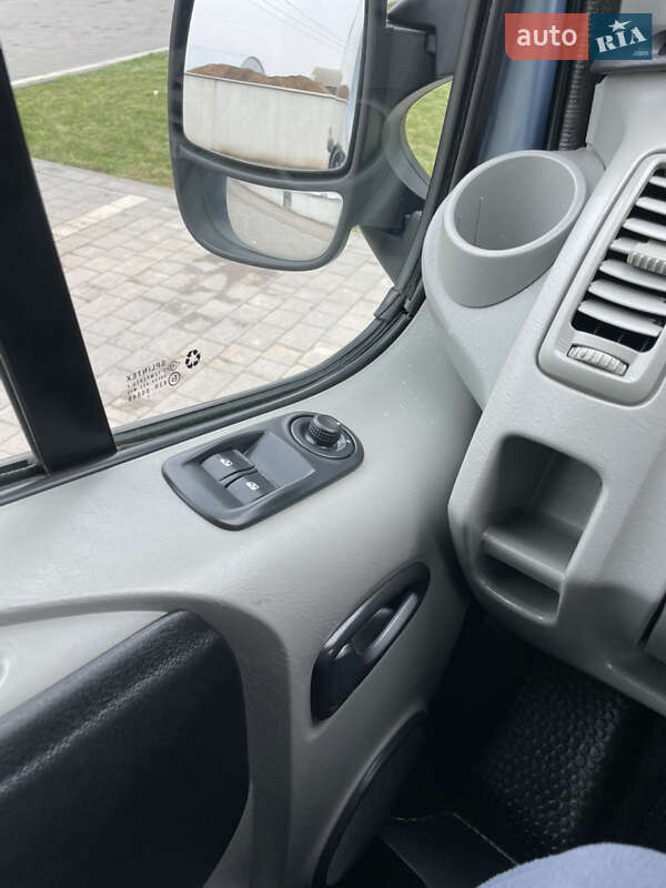 Минивэн Renault Trafic 2012 в Дубно