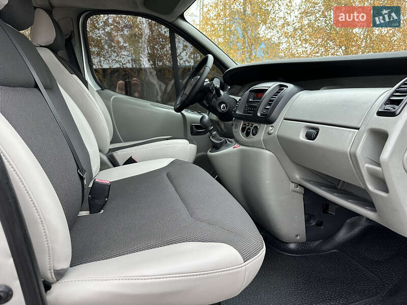 Мінівен Renault Trafic 2005 в Кропивницькому