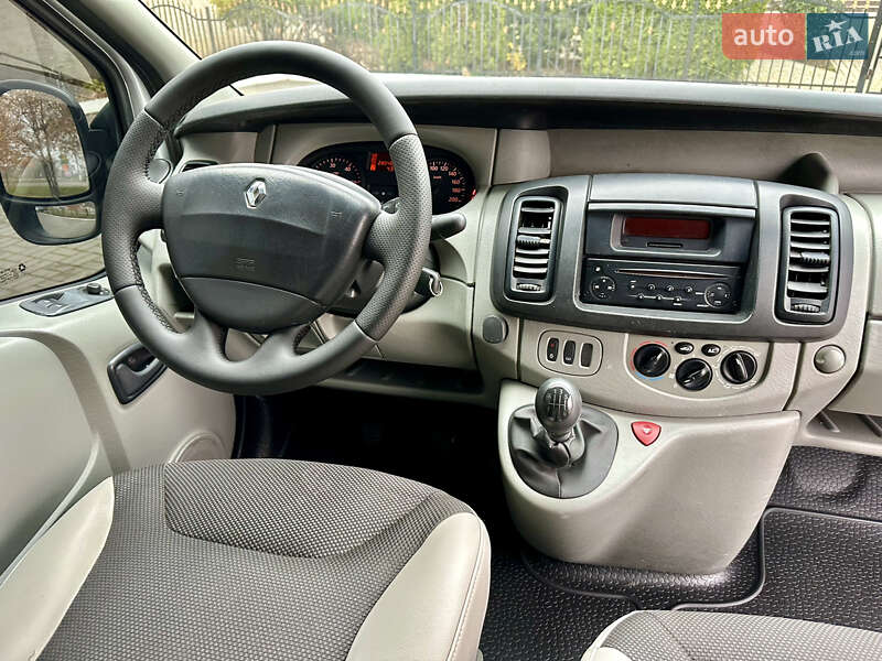 Мінівен Renault Trafic 2005 в Кропивницькому