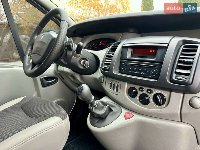 Мінівен Renault Trafic 2005 в Кропивницькому
