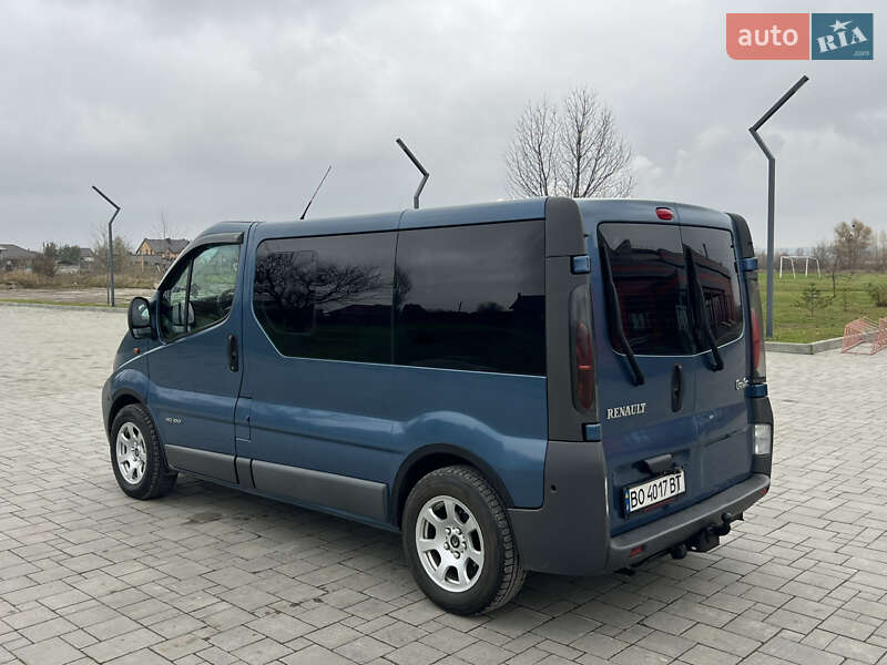Мінівен Renault Trafic 2005 в Здолбуніві
