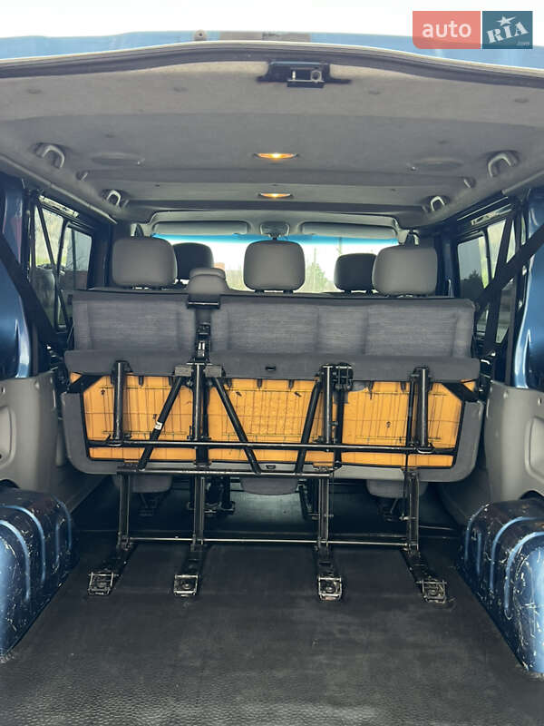 Мінівен Renault Trafic 2005 в Здолбуніві