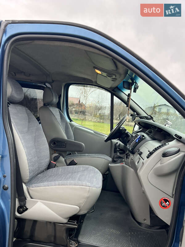 Мінівен Renault Trafic 2005 в Здолбуніві