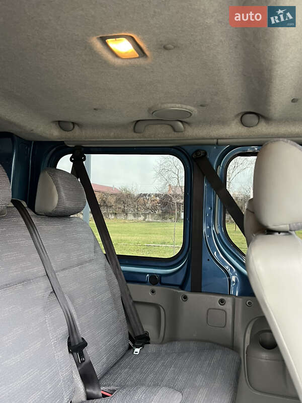 Мінівен Renault Trafic 2005 в Здолбуніві