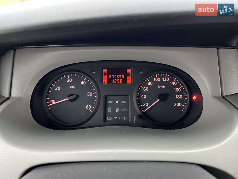 Мінівен Renault Trafic 2005 в Здолбуніві