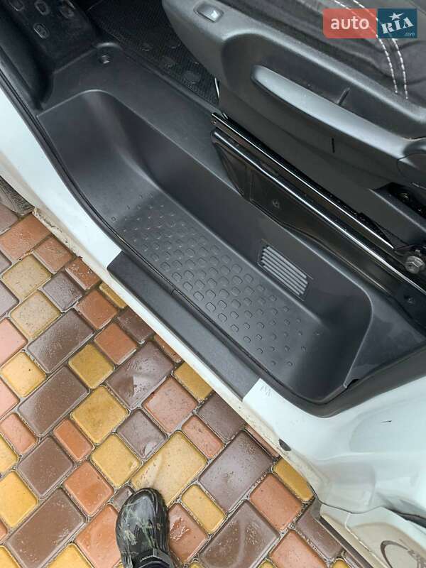 Другие грузовики Renault Trafic 2017 в Гостомеле