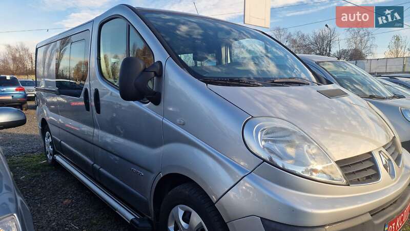 Грузопассажирский фургон Renault Trafic 2011 в Ровно