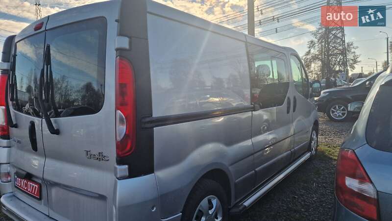 Грузопассажирский фургон Renault Trafic 2011 в Ровно