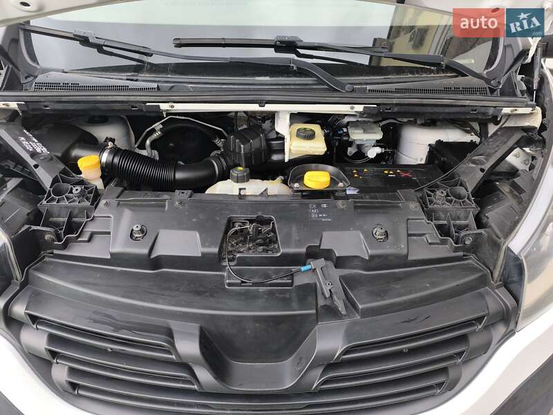 Минивэн Renault Trafic 2016 в Городке