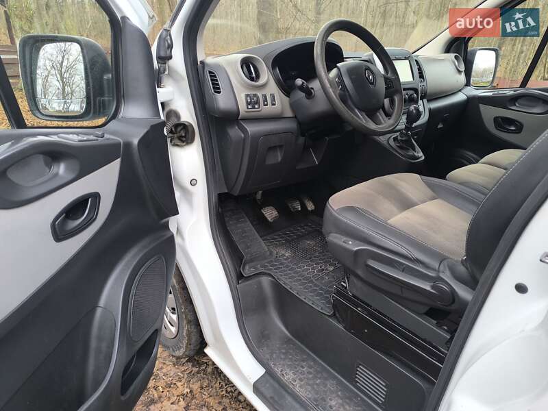 Минивэн Renault Trafic 2016 в Городке