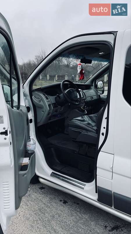 Минивэн Renault Trafic 2010 в Вараше