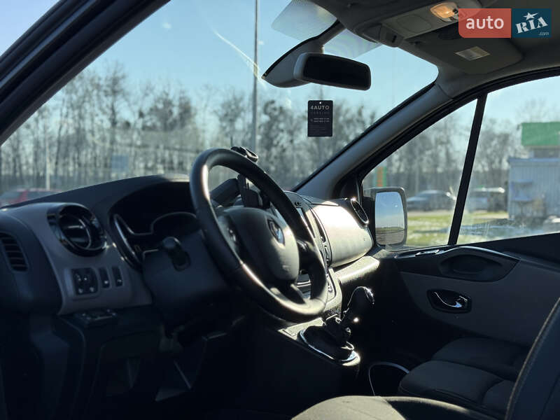 Грузовой фургон Renault Trafic 2015 в Радивилове