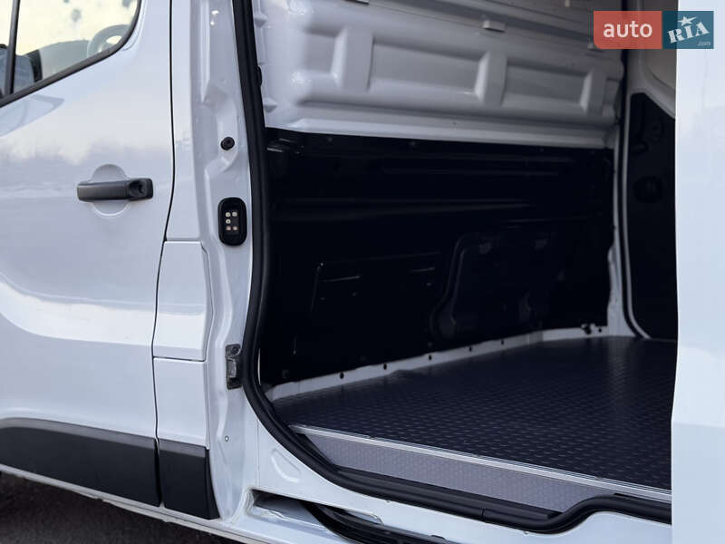 Грузовой фургон Renault Trafic 2016 в Радивилове