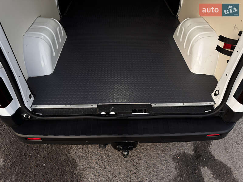 Грузовой фургон Renault Trafic 2016 в Радивилове