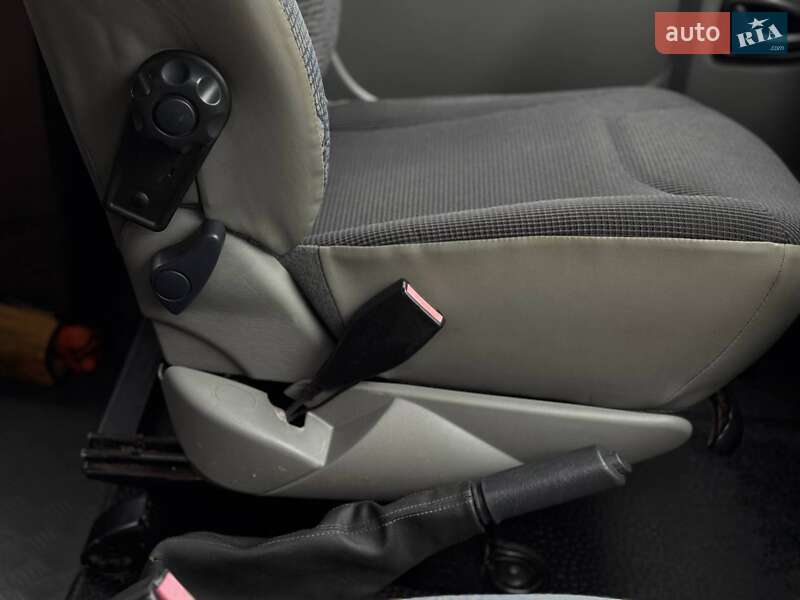 Минивэн Renault Trafic 2006 в Ровно