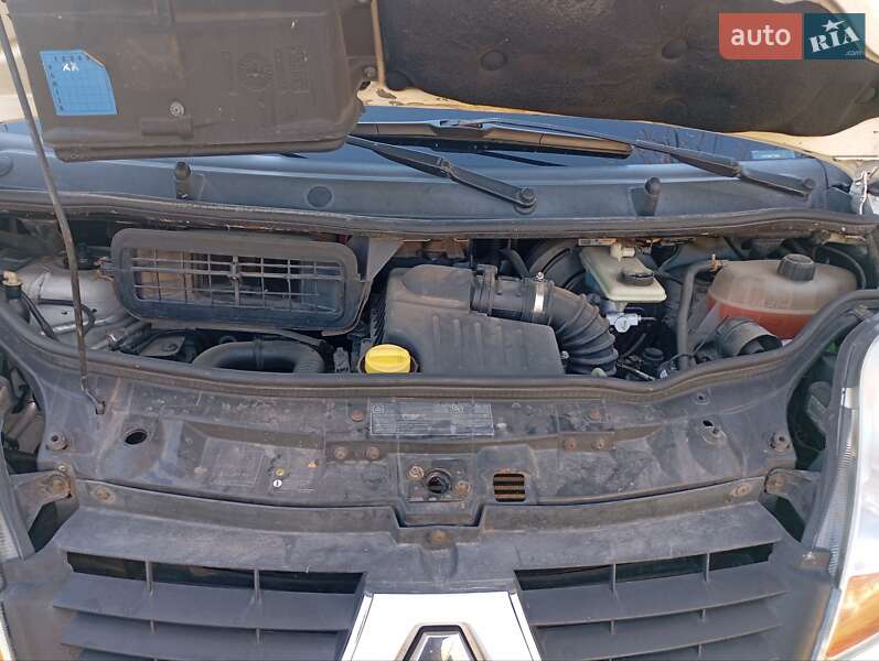 Минивэн Renault Trafic 2006 в Белгороде-Днестровском