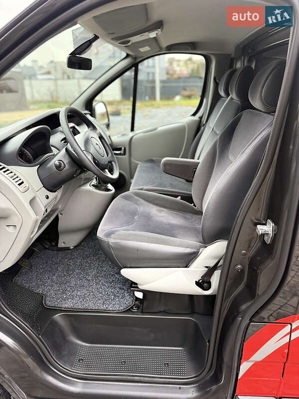Грузовой фургон Renault Trafic 2012 в Ровно