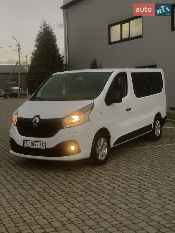 Минивэн Renault Trafic 2015 в Ивано-Франковске фото Минивэн Renault Trafic 2015 в Ивано-Франковске