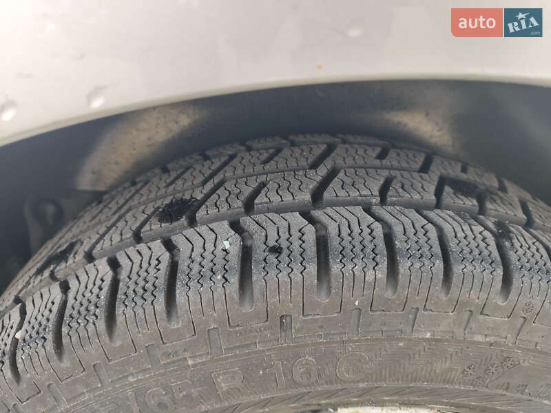 Грузопассажирский фургон Renault Trafic 2012 в Киеве фото 34 Грузопассажирский фургон Renault Trafic 2012 в Киеве