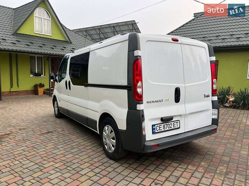 Вантажопасажирський фургон Renault Trafic 2014 в Чернівцях