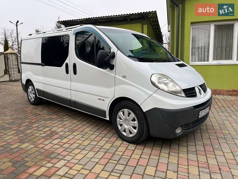 Вантажопасажирський фургон Renault Trafic 2014 в Чернівцях