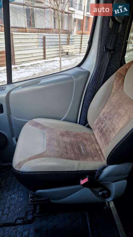 Мінівен Renault Trafic 2010 в Самборі фото 21 Мінівен Renault Trafic 2010 в Самборі