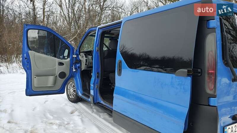 Грузопассажирский фургон Renault Trafic 2004 в Смеле