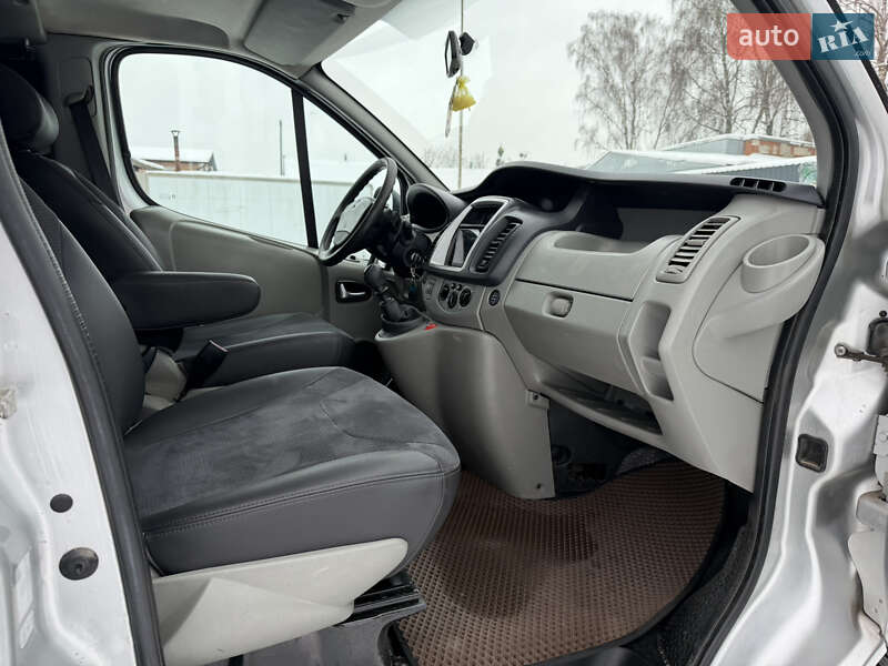 Минивэн Renault Trafic 2011 в Ровно