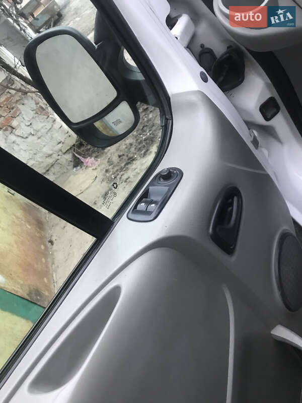 Минивэн Renault Trafic 2007 в Каменец-Подольском