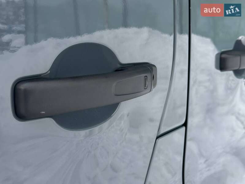 Грузопассажирский фургон Renault Trafic 2021 в Львове