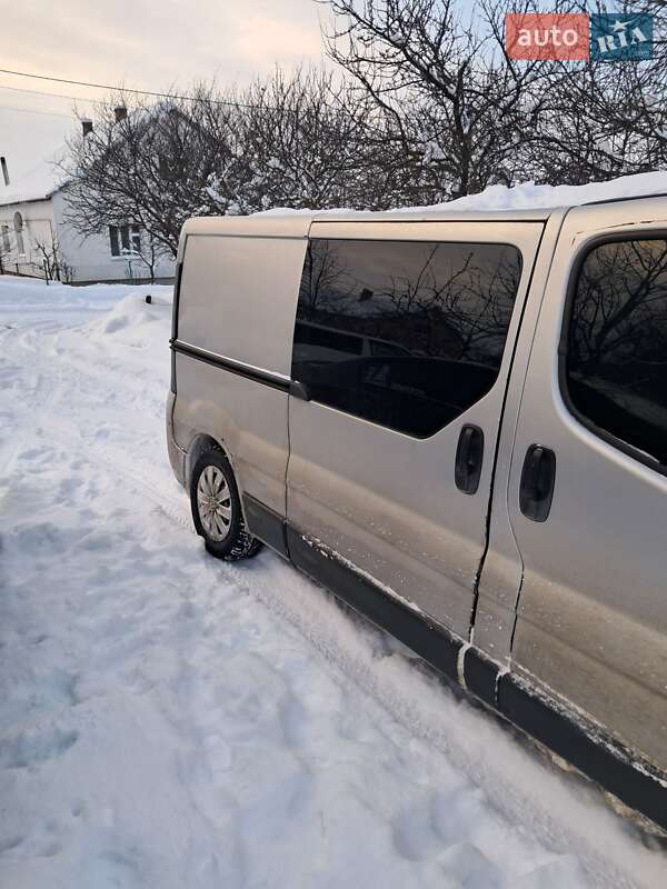 Грузопассажирский фургон Renault Trafic 2005 в Золочеве