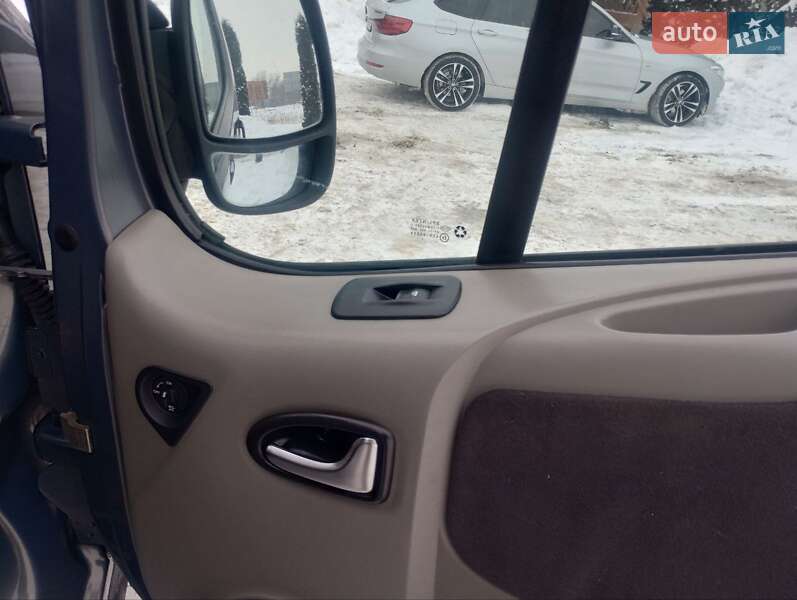 Минивэн Renault Trafic 2012 в Дубно