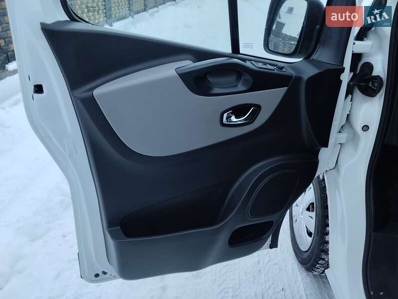 Грузопассажирский фургон Renault Trafic 2019 в Дубно