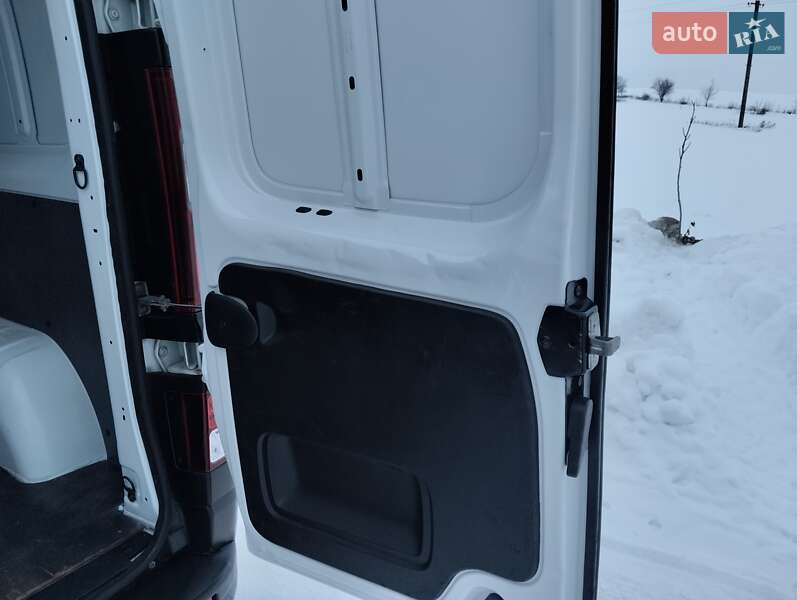 Грузопассажирский фургон Renault Trafic 2019 в Дубно