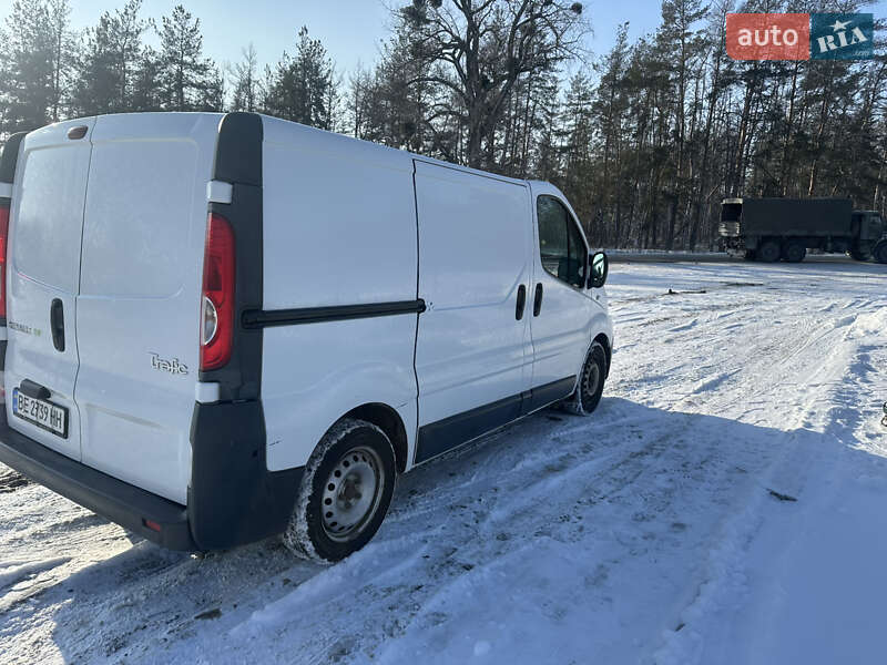 Грузовой фургон Renault Trafic 2011 в Савинцах