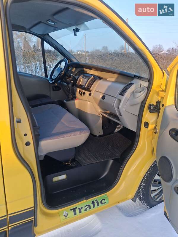 Минивэн Renault Trafic 2006 в Валках