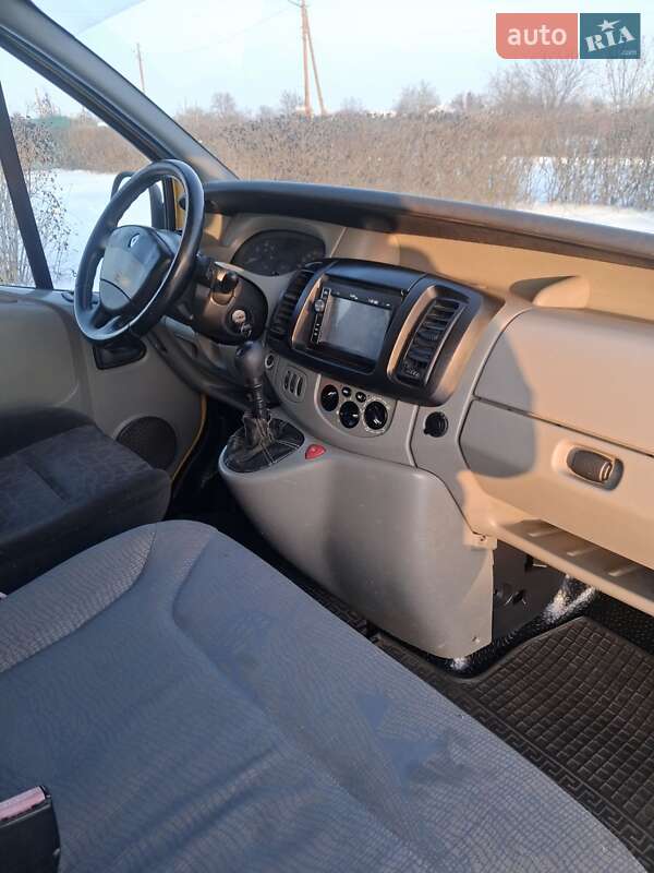 Минивэн Renault Trafic 2006 в Валках