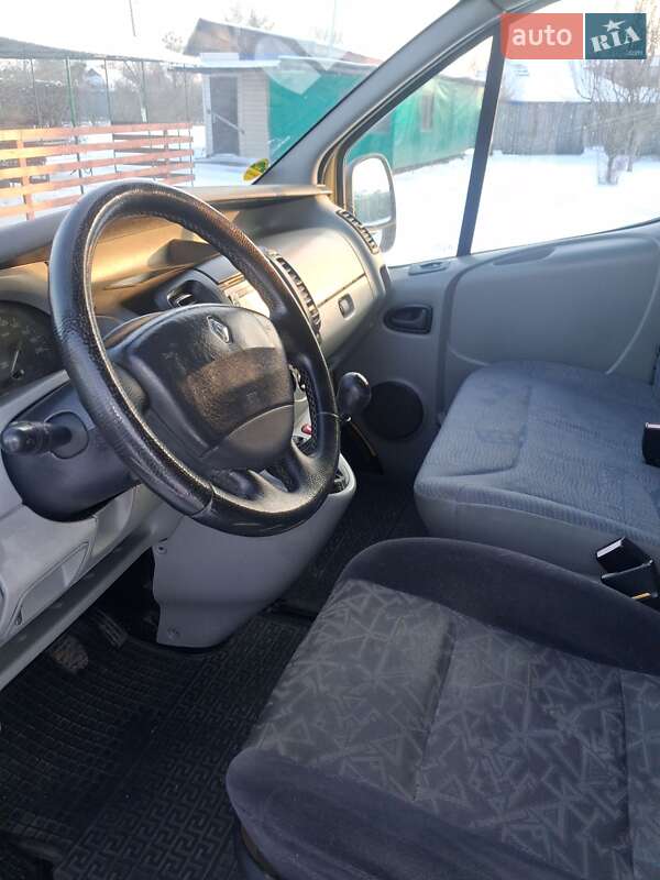 Минивэн Renault Trafic 2006 в Валках