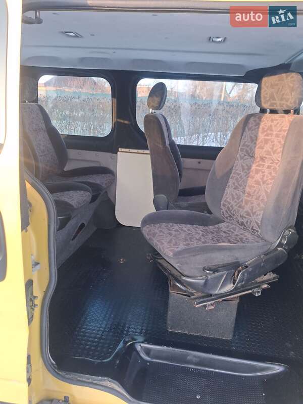 Минивэн Renault Trafic 2006 в Валках