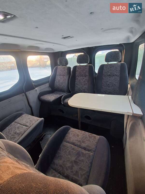 Минивэн Renault Trafic 2006 в Валках