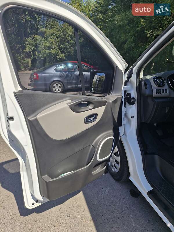 Грузопассажирский фургон Renault Trafic 2017 в Ровно